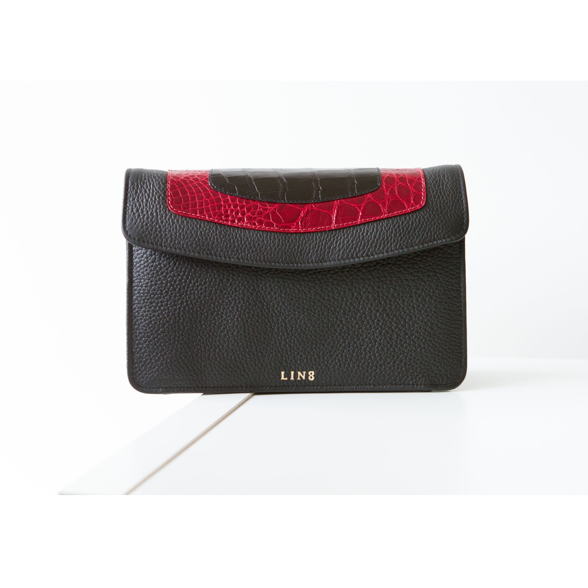 LIN8 Australia’s bespoke luxury leather goods made in Australia with concierge design services. Design, create, tailor, customise your own leather goods, bag, handbag, purse, clutch, wallet, pet dog collar, gym lifting pulling straps
